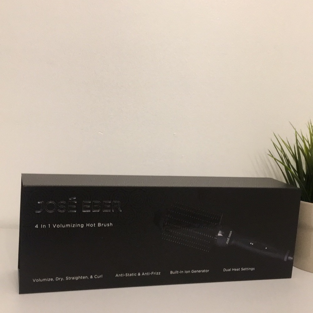 ❤️ Jose Eber 4 in 1 Volumizing Hot Brush